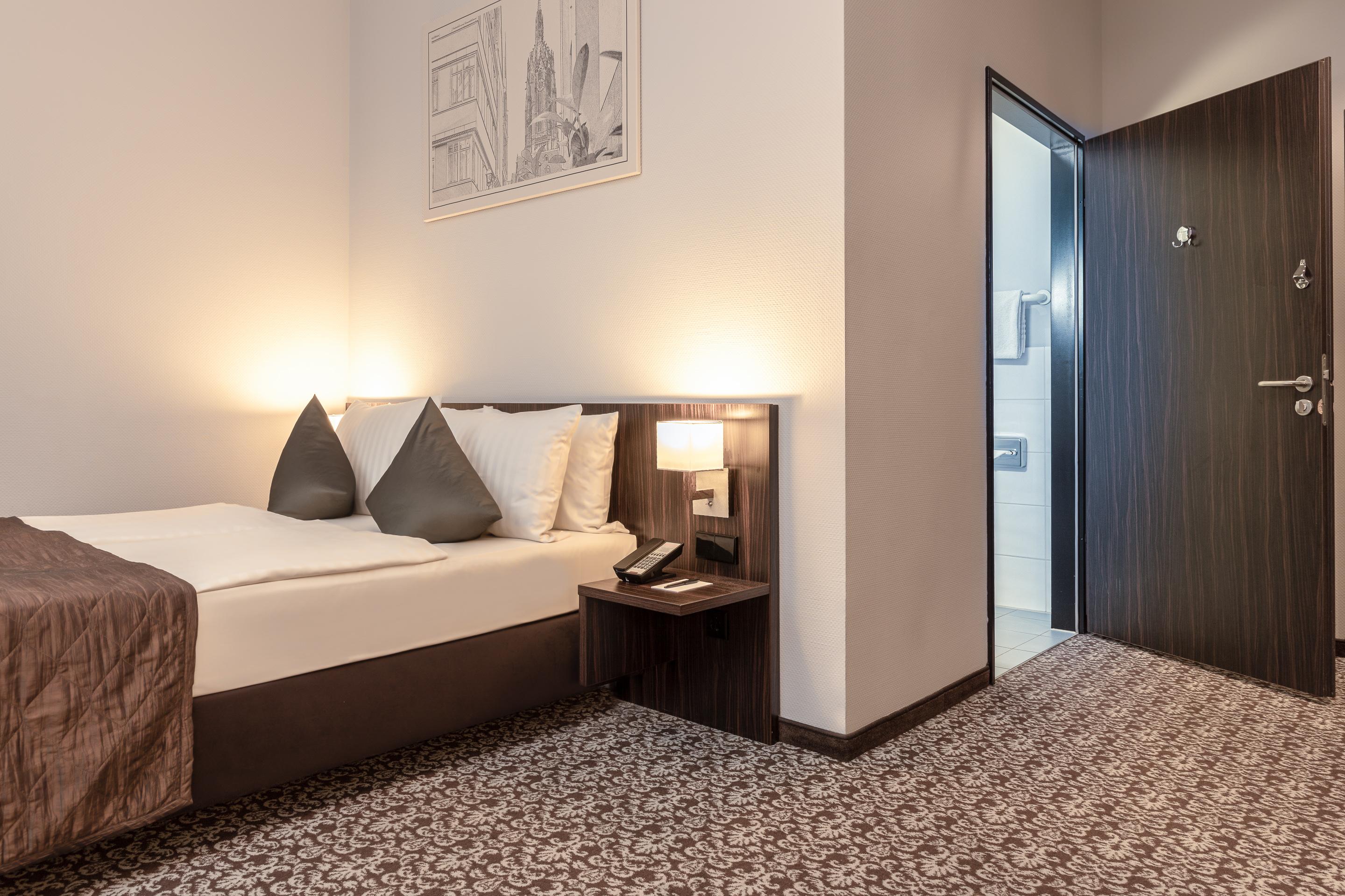 Ramada By Wyndham Frankfurt City Centre Frankfurt am Main Exterior foto