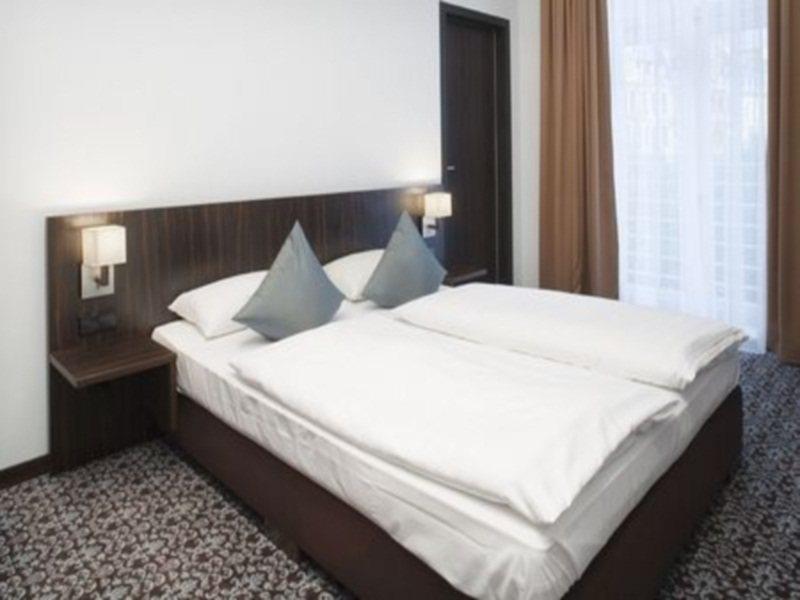Ramada By Wyndham Frankfurt City Centre Frankfurt am Main Exterior foto