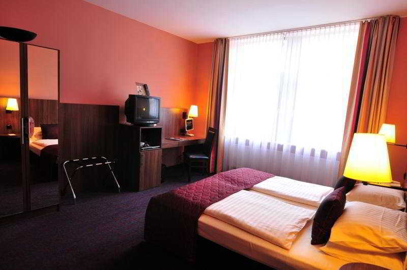 Ramada By Wyndham Frankfurt City Centre Frankfurt am Main Exterior foto