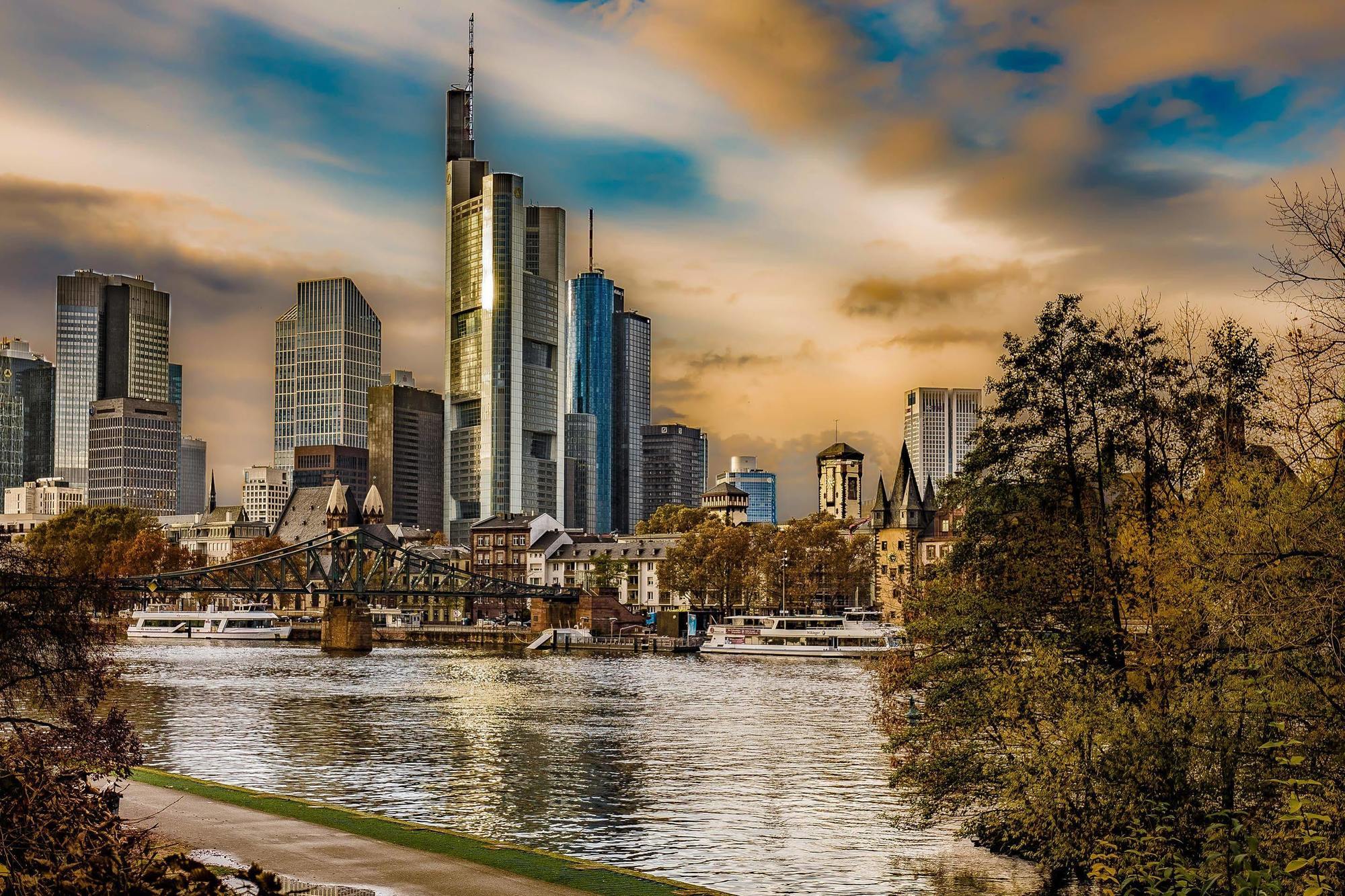 Ramada By Wyndham Frankfurt City Centre Frankfurt am Main Exterior foto